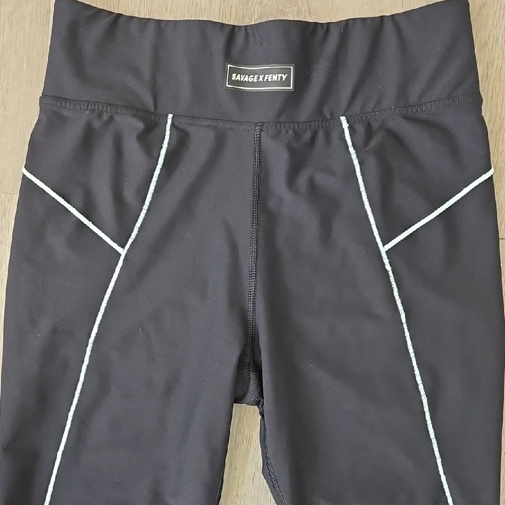 Running Hot  High-Waist Back Pocket Legging Size M (8/10) US